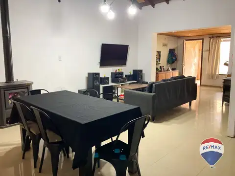 Casa 5 ambientes con 2 baños