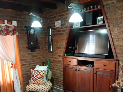 Casa 4 ambientes con 2 baños