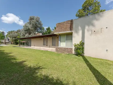 CASA EN  VENTA 3 DORMITORIOS CON PILETA