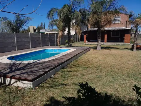 Casa en Roldan con pileta y 5 dormitorios