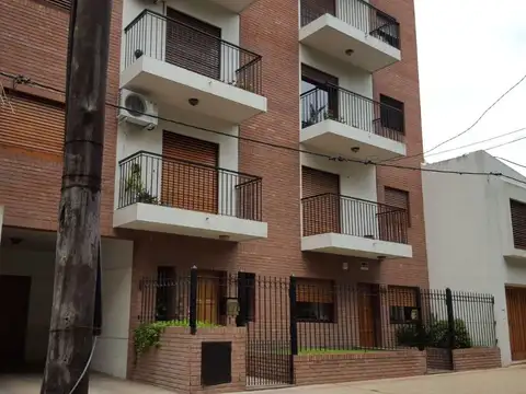 50 e/ 18 y 19- SEMIPISO DE 2 DOR (PLAZA MALVINAS)