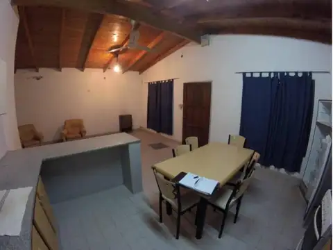 Casa 4 ambientes con 2 baños