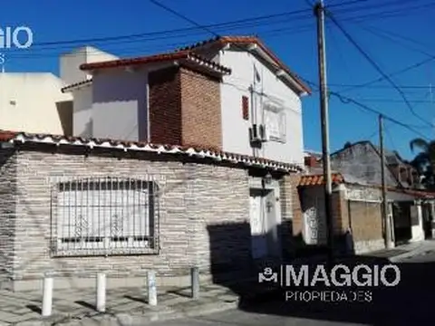 CASA VENTA VILLA SARMIENTO 4 AMBIENTES