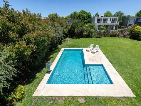 VENTA CASA HARAS SANTA MARIA, BARRIO LAS LOMAS.