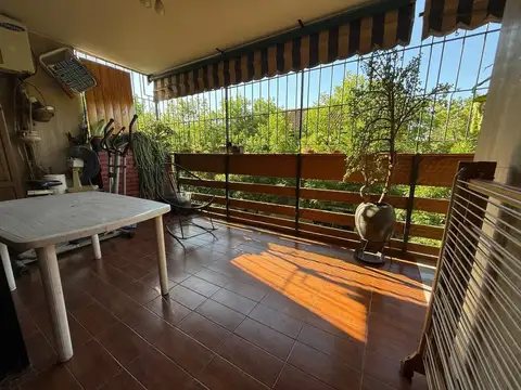 VENTA PISO 5 AMBIENTES CON BALCON TERRAZA- COCHERA