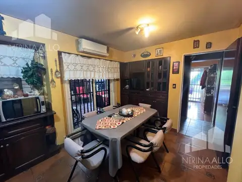 Casa 5 ambientes con 2 baños