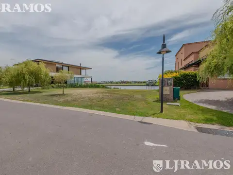 Espectacular lote al Rio en El Naudir - PG