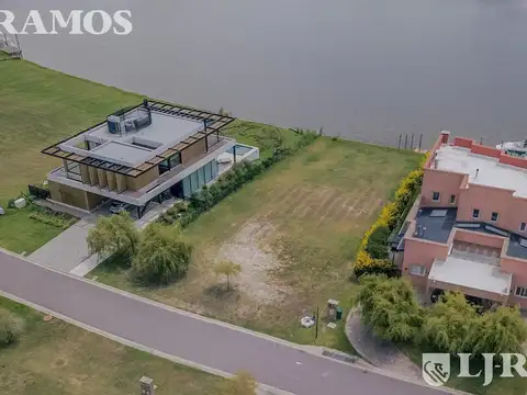 Terreno en Venta 18  mts Fondo