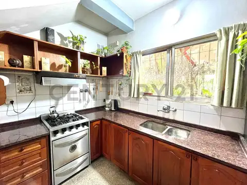 Casa en Venta con 6 cocheras