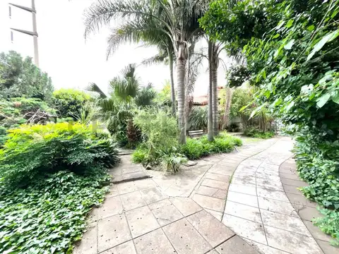 VENTA CASA 5 AMBIENTES CON AMPLIO JARDIN ITUZAINGO NORTE