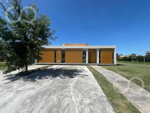 Casa en Venta con 6 cocheras