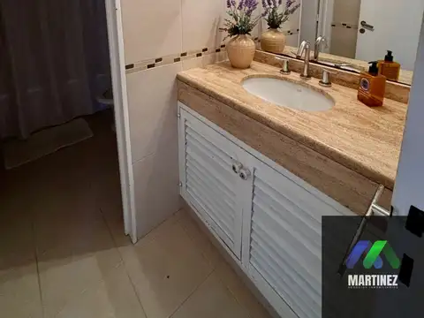 Departamento 8 ambientes con 3 baños