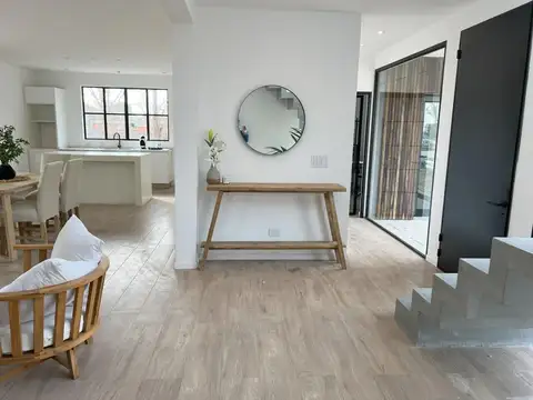 CASA MODERNA ESTRENAR LAGOON PILAR