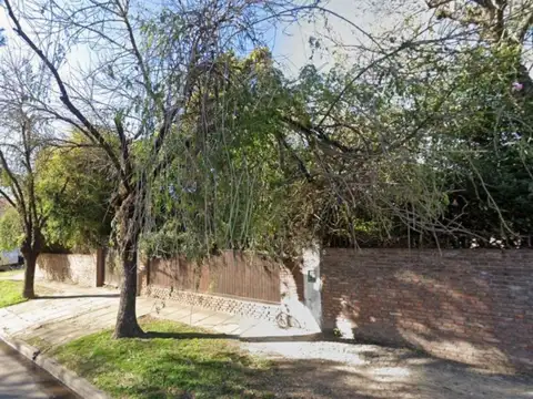 Casa con Hermoso Jardin y Pileta