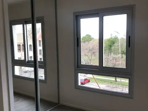 VENTA CAM del LAGO FRENTE A LA PLAZA DPTO 1 DORMIT