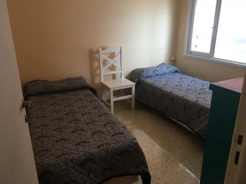 Departamento de 4 ambientes frente al mar en venta Miramar