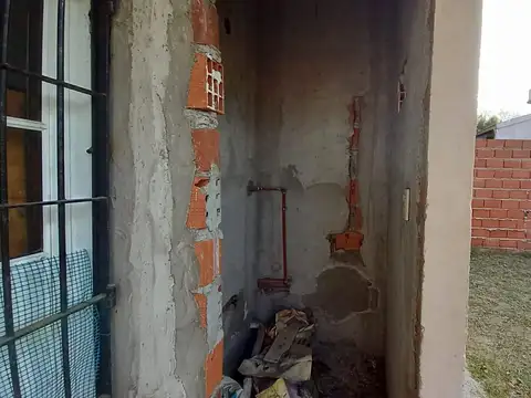 Casa 4 ambientes con 1 baño