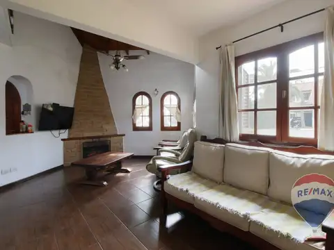 Casa en Venta con 3 cocheras