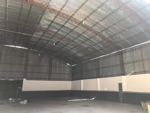 En Valeria del mar | Galpón depósito + locales - A1