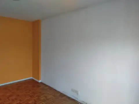 2 amb con balcon y gran luminosidad. Amplia cocina con lavadero indepeniente