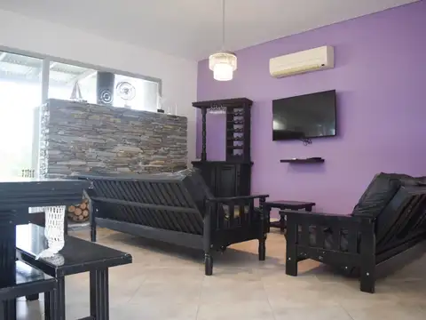 Casa 4 ambientes con 2 baños