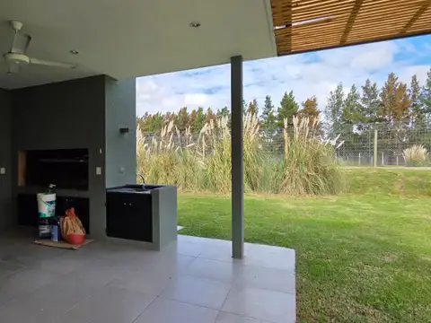 Casa 6 ambientes con 4 baños