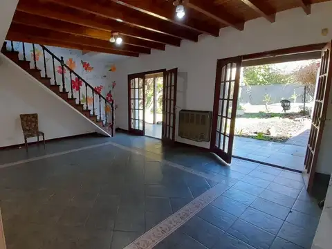 Casa 5 ambientes con 3 baños