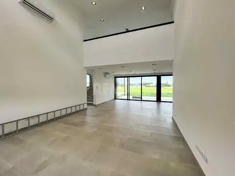 Casa 6 ambientes con 3 baños