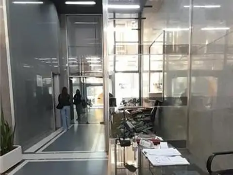 Oficina 10 ambientes con 3 baños