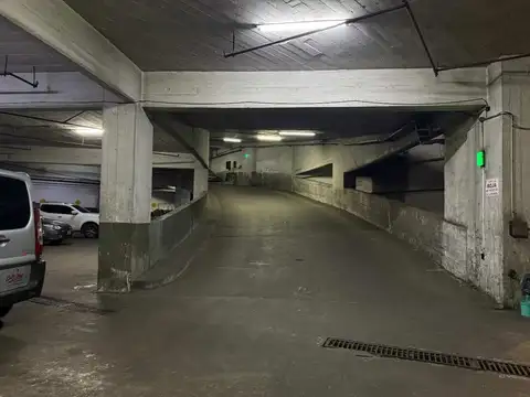 VENTA COCHERA FIJA CUBIERTA BALVANERA FACIL ACCESO