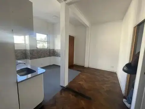 Av Hipólito Yrigoyen 4100 Almagro 3amb U$82.000