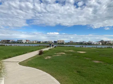 Terreno en Venta 30  mts Fondo