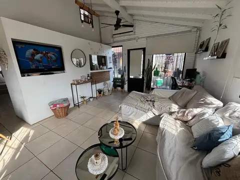 Casa 6 ambientes con 2 baños