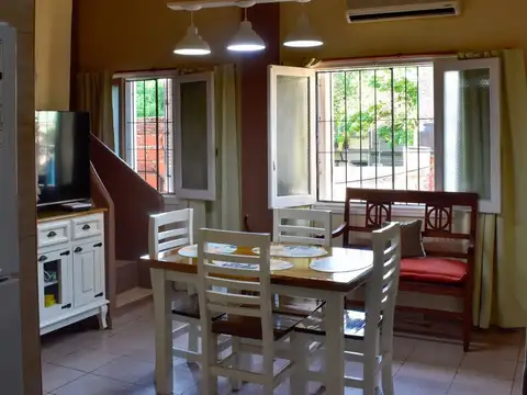 Casa 6 ambientes con 2 baños