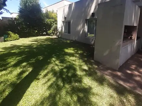 Bajo de Precio! Muy linda casa en una planta en venta 