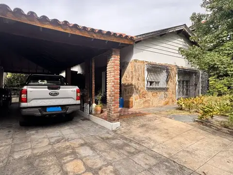 VENTA CASA 5 AMBIENTES JARDIN PILETA TERRENO 1.395