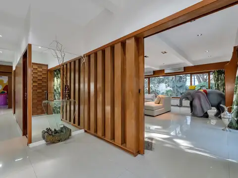 Casa 10 ambientes con 3 baños