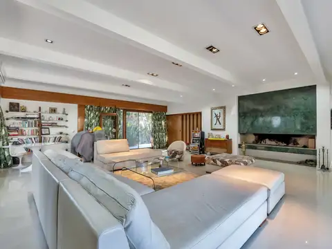 Casa en Venta con 6 cocheras