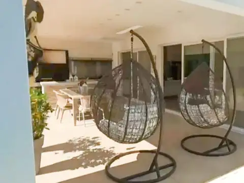 Casa 7 ambientes con 4 baños