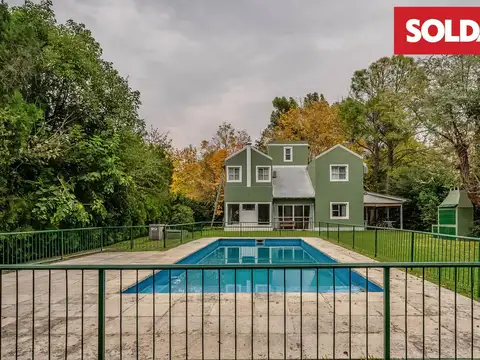 Casa de 3 dorm en Golfer’s Country Club – Jardín con pileta   galería – Apta crédito