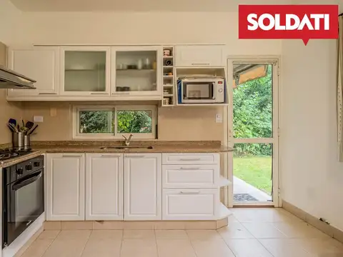 Casa en Venta con 2 cocheras