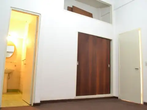 Riobamba 100. Local comercial y PH en venta. Lanús Oeste