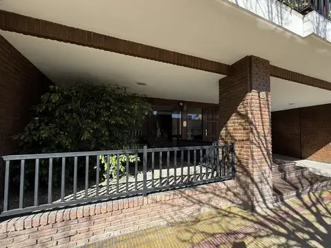 Piso antiguo de categoría en venta en el centro de Tandil