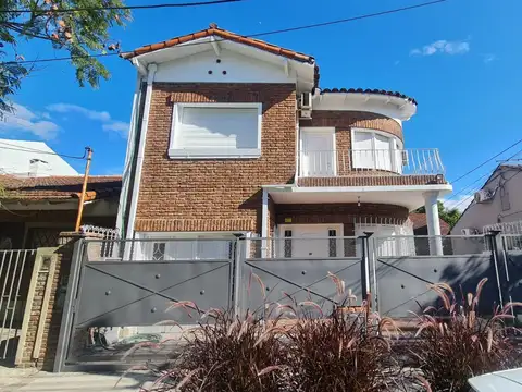 Chalet 4 Ambientes en Venta - Castelar Sur