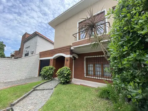 CASA VENTA 5 AMBIENTES CASTELAR APTA CREDITO PERMUTA