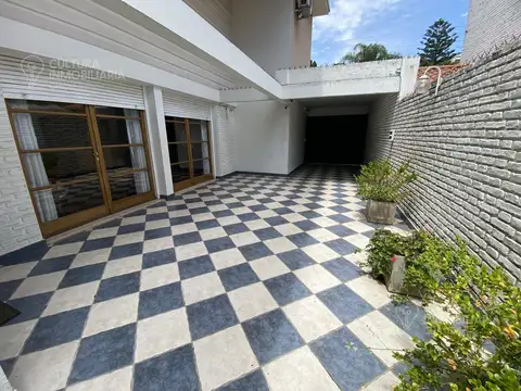 Casa 5 ambientes con 4 baños