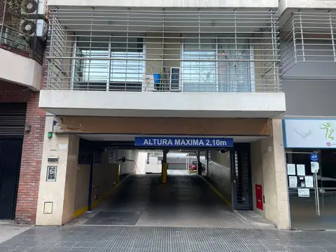 Excelente cochera en edificio de 6 años