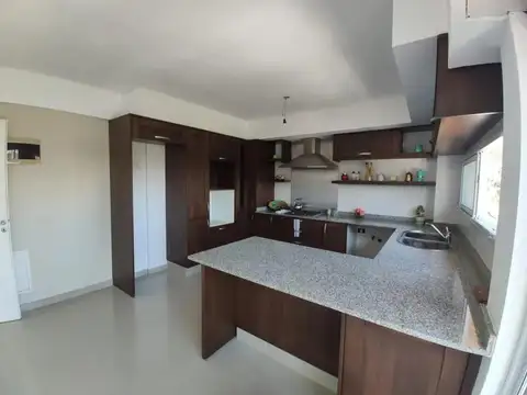 Departamento en Alquiler con 1 cocheras