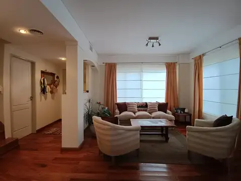 Casa 6 ambientes con 3 baños