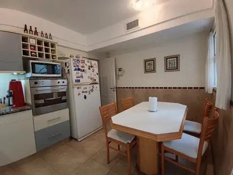 Casa en barrio privado en Villa del Parque con Seguridad 24 hs